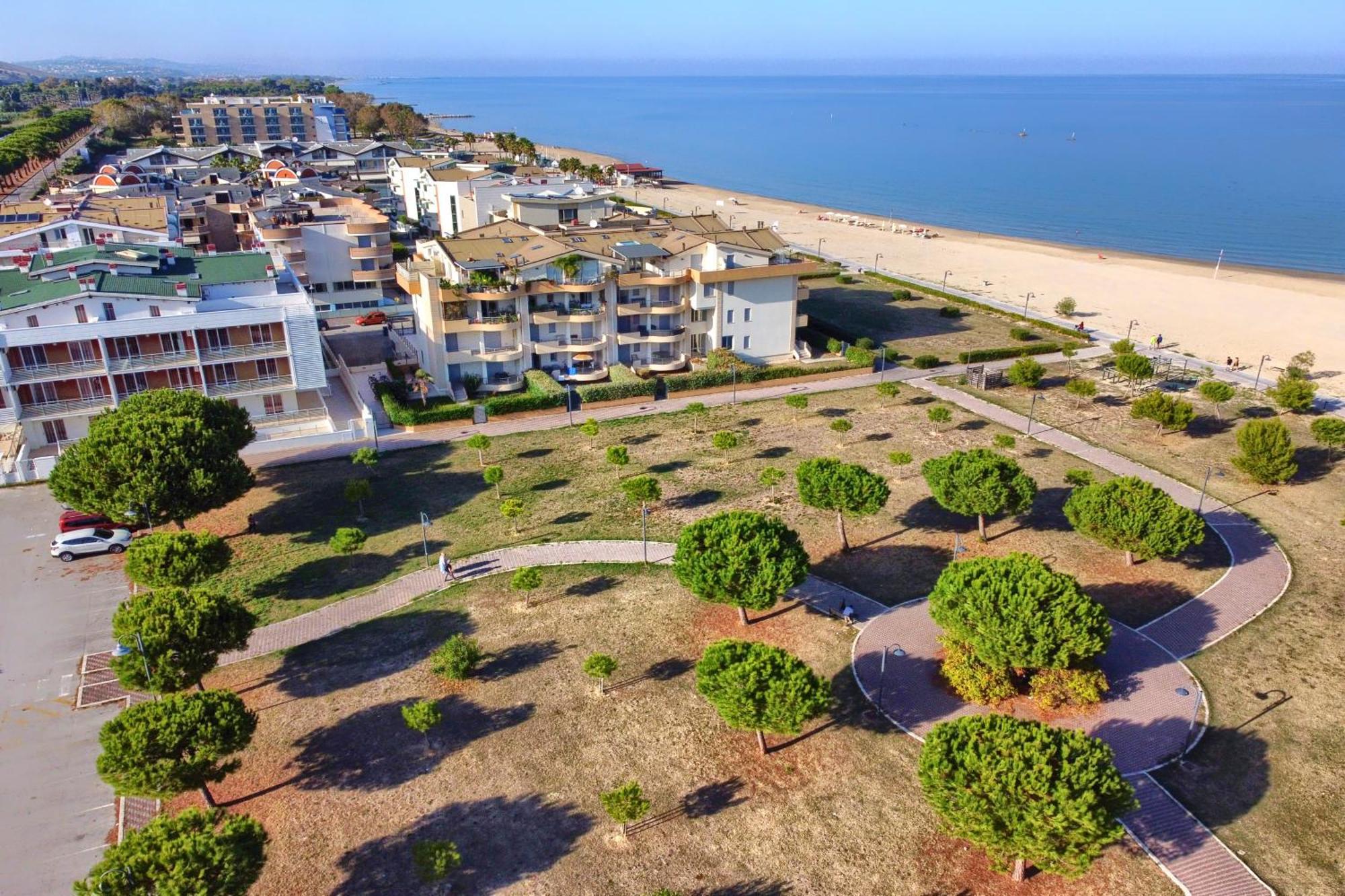 Mazzarosa Residence Roseto Degli Abruzzi Eksteriør billede